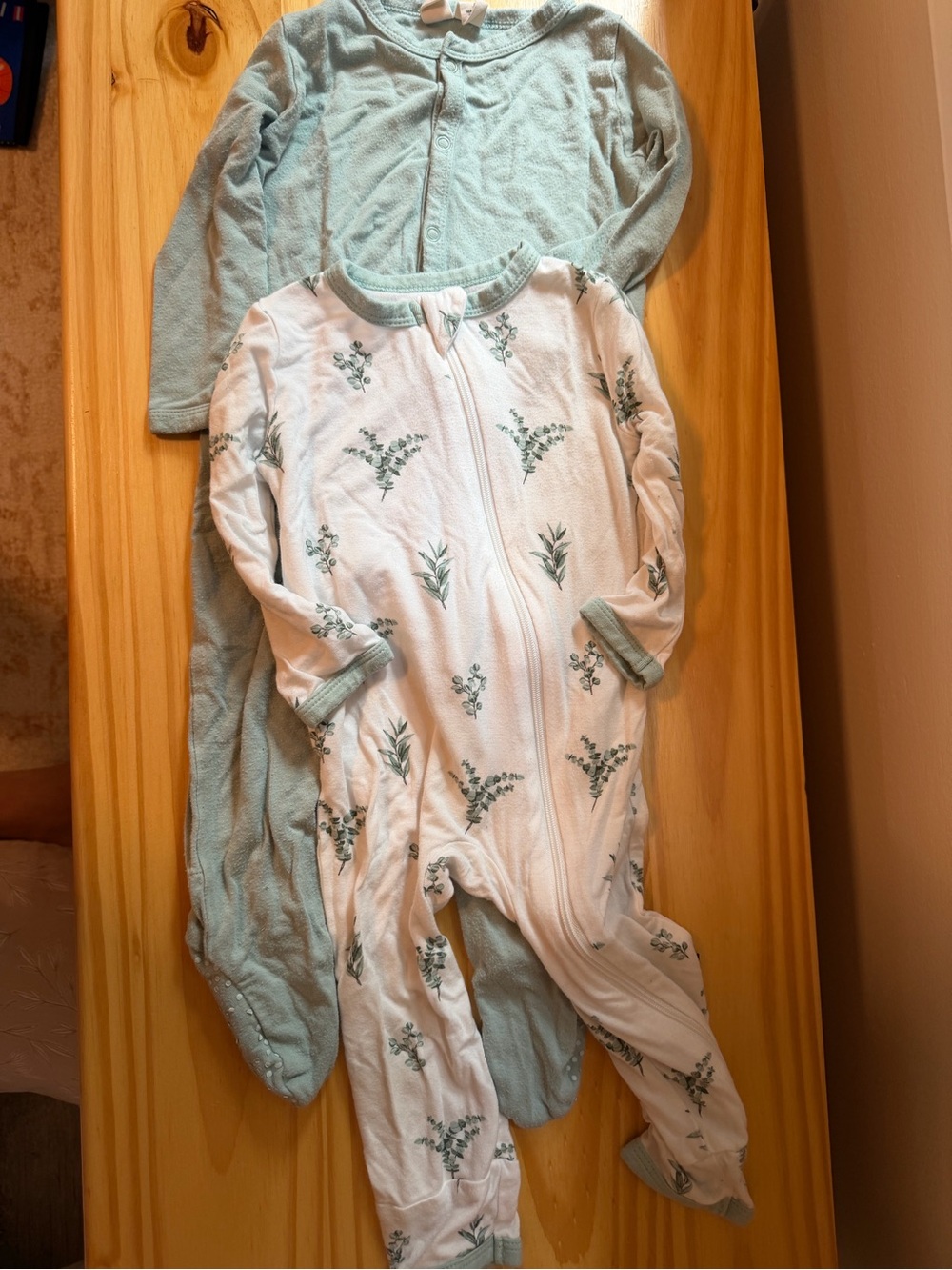 Kyte Baby Zip-Front Footed Pajamas and snap - Sage/White